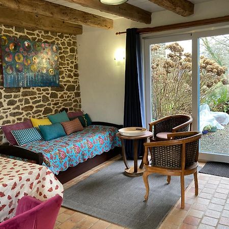 Au Pont Ricoul Bed & Breakfast Saint-Pierre-de-Plesguen Exterior photo